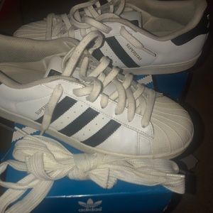 Adida superstar